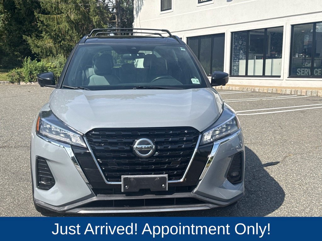 Used 2021 Nissan Kicks SR w/ SR Premium Package FWD image 2