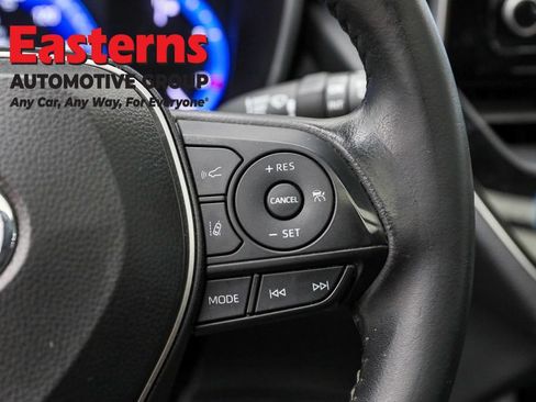 Used 2022 Toyota Corolla Cross XLE w/ Convenience Package image 16