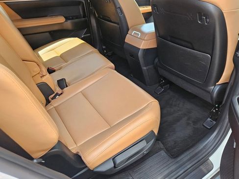 Used 2025 Hyundai Santa Fe Limited FWD image 17