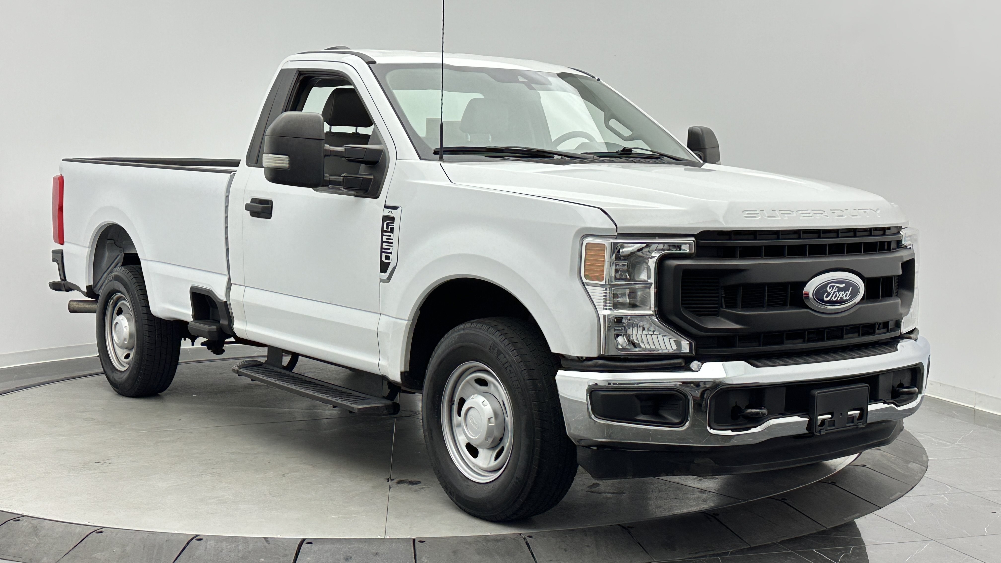 Used 2022 Ford F250 XL w/ Power Equipment Group RWD image 3