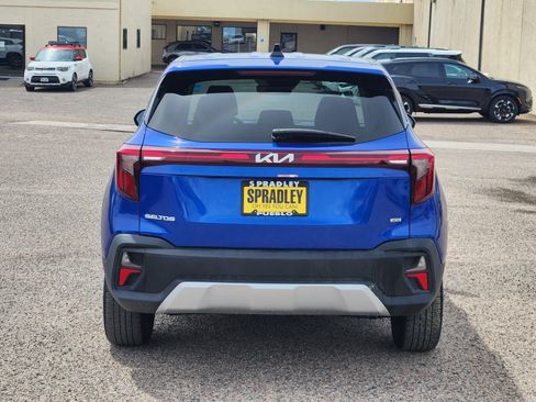 Used 2024 Kia Seltos LX AWD/4WD image 4