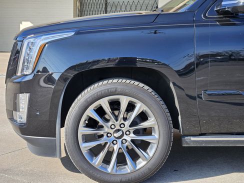 Used 2020 Cadillac Escalade Platinum w/ Escalade Sport Edition image 12