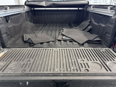 Used 2020 Nissan Titan SV image 40