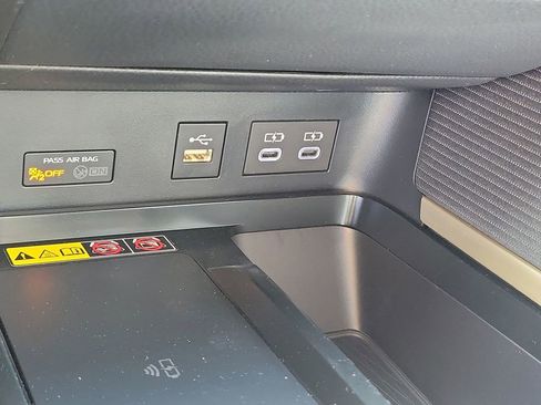 New 2026 Toyota Camry Hybrid FWD image 17