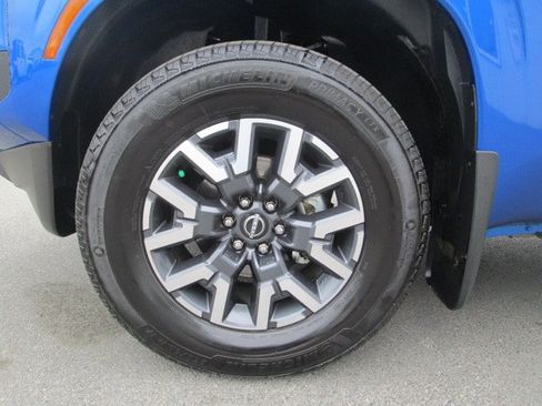 Used 2025 Nissan Frontier SL AWD/4WD image 9