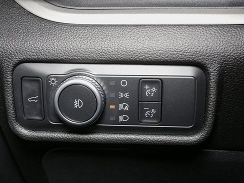 Used 2022 Ford Explorer XLT w/ Equipment Group 202A image 37