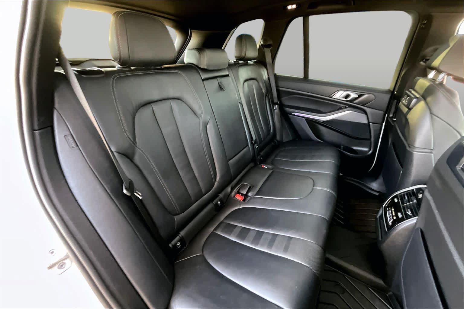 Used 2022 BMW X5 sDrive40i w/ M Sport Package RWD image 19
