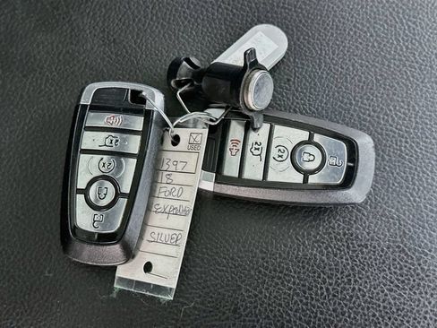 Used 2018 Ford Expedition XLT w/ Equipment Group 202A AWD/4WD image 36