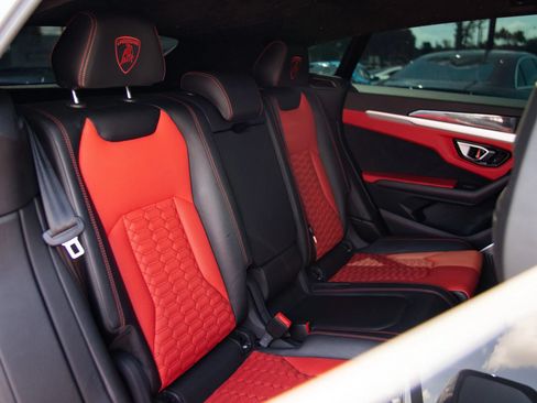 Used 2019 Lamborghini Urus AWD/4WD image 43