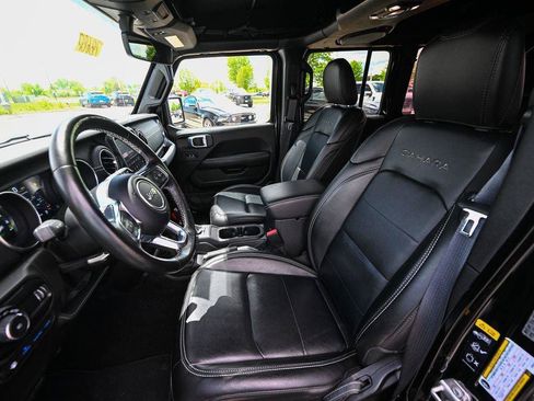 Used 2023 Jeep Wrangler Unlimited Sahara w/ Cold Weather Group AWD/4WD image 18