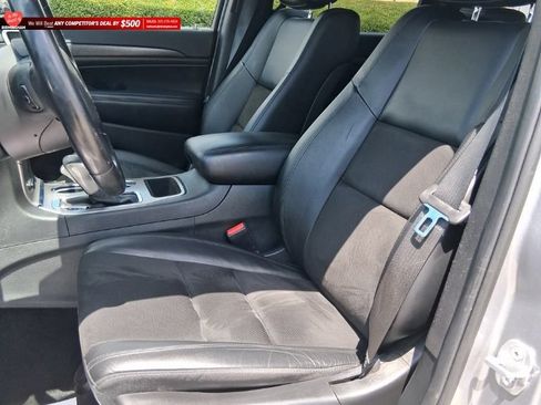 Used 2018 Jeep Grand Cherokee Laredo RWD image 16