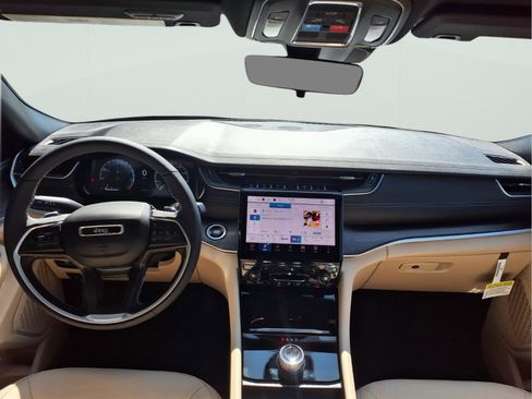 New 2025 Jeep Grand Cherokee Limited image 10