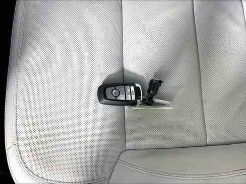 Used 2025 Ford Expedition Platinum w/ Driver's Package AWD/4WD image 10