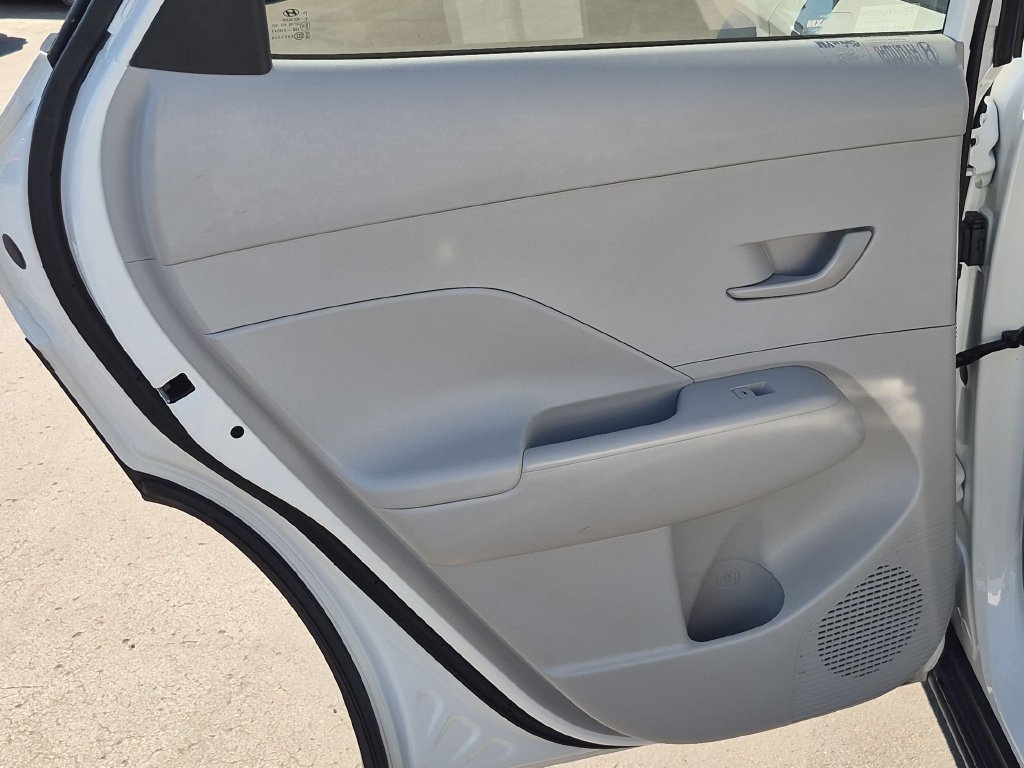 Used 2025 Hyundai Kona SEL FWD image 27