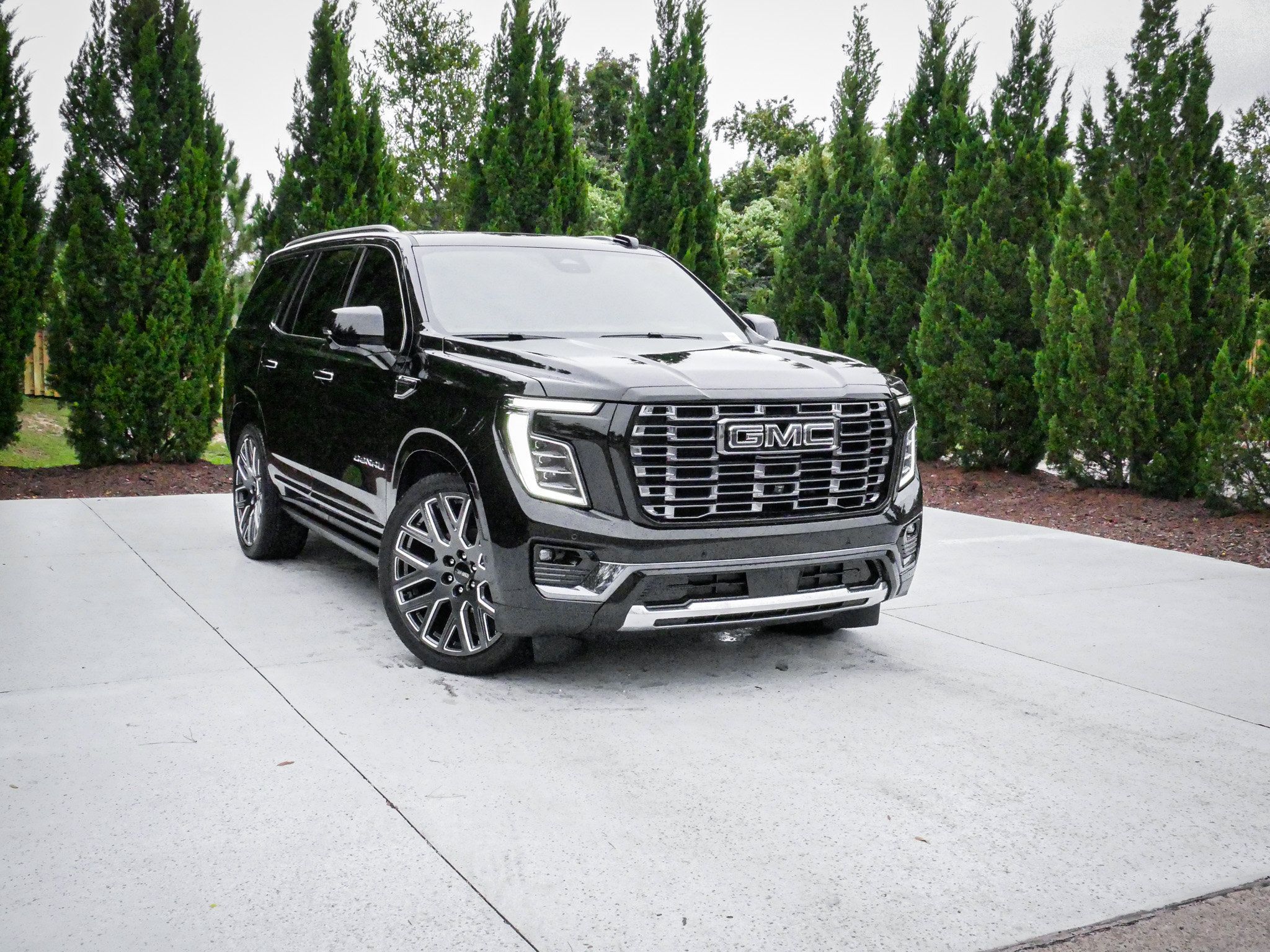 Used 2025 GMC Yukon Denali Ultimate w/ LPO, Floor Liner Package AWD/4WD image 2