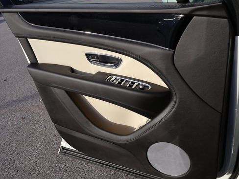 Used 2023 Bentley Bentayga Extended Wheelbase image 40