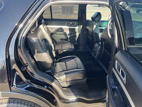 Used 2017 Ford Explorer XLT w/ Equipment Group 202A image 15