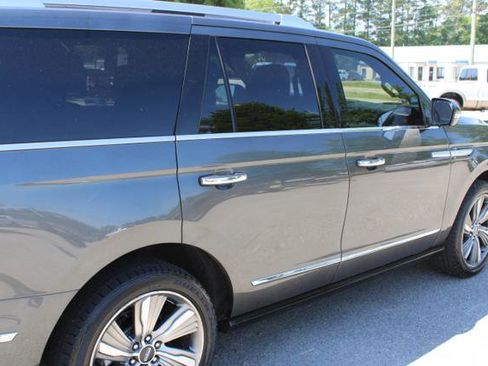 Used 2018 Lincoln Navigator Reserve w/ Technology Package AWD/4WD image 11