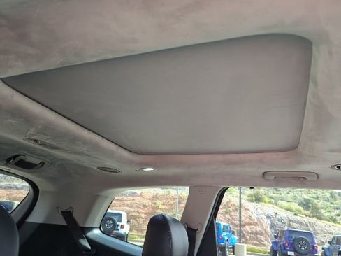 Used 2024 Kia Telluride SX Prestige w/ Towing Package image 25