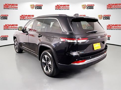 Used 2023 Jeep Grand Cherokee 4WD 4xe image 2