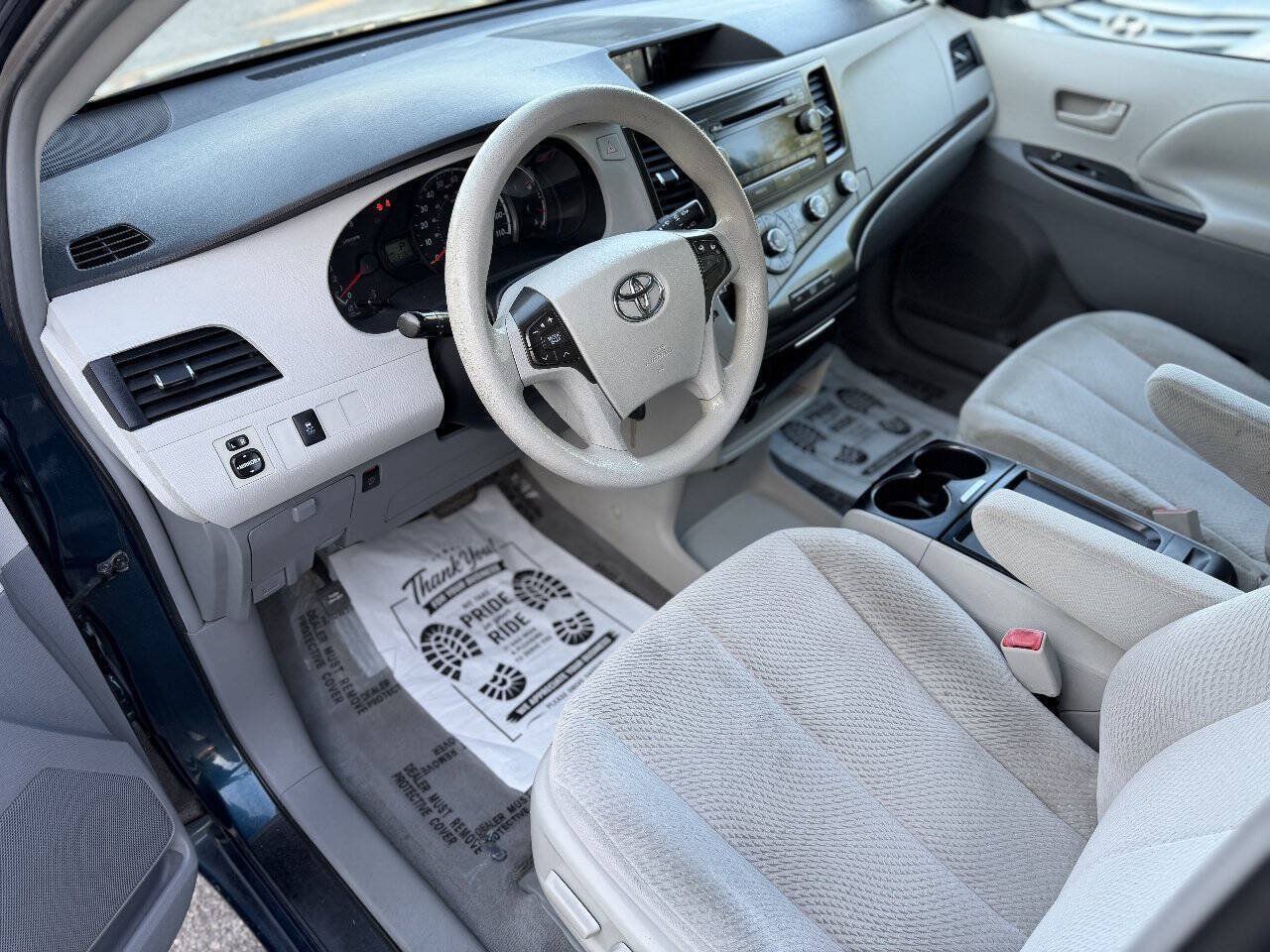 Used 2011 Toyota Sienna LE w/ Towing Pkg FWD image 10