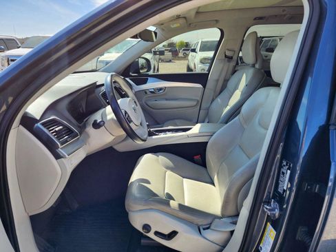 Used 2018 Volvo XC90 T5 Momentum w/ Convenience Package image 10