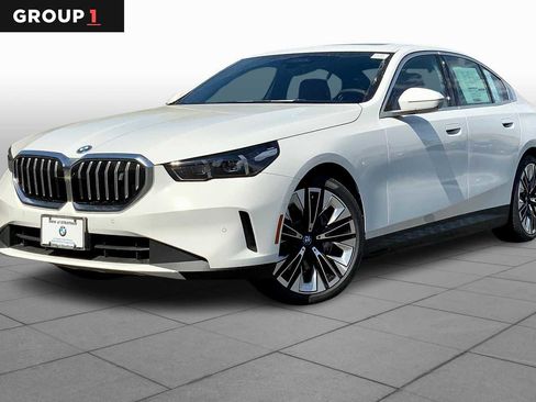 New 2024 BMW i5 eDrive40i w/ Premium Package image 1
