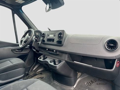 Used 2021 Mercedes-Benz Sprinter 2500 image 36