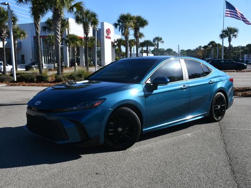 Certified 2025 Toyota Camry SE image 4