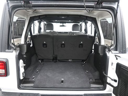 Used 2025 Jeep Wrangler Sport image 19