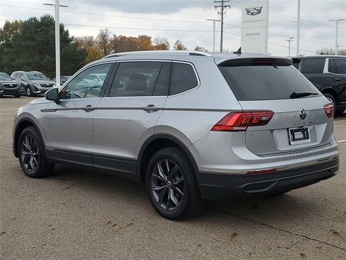Used 2023 Volkswagen Tiguan SE image 4
