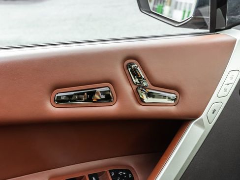 Used 2023 BMW iX xDrive50 w/ Premium Package image 18