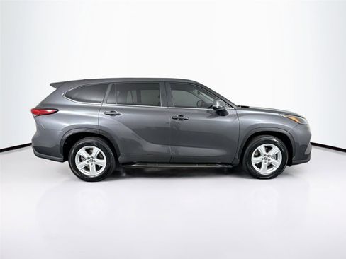 Certified 2023 Toyota Highlander LE image 5