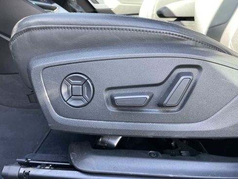 Used 2020 Audi Q3 2.0T Premium w/ Convenience Package AWD/4WD image 14