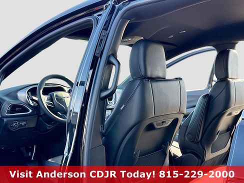 New 2026 Chrysler Pacifica Select image 6