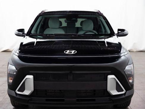 Used 2024 Hyundai Kona SEL FWD image 2