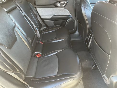 Used 2022 Jeep Compass Latitude image 12