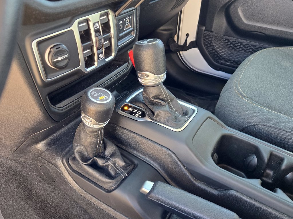 Used 2025 Jeep Wrangler Unlimited Sport AWD/4WD image 16