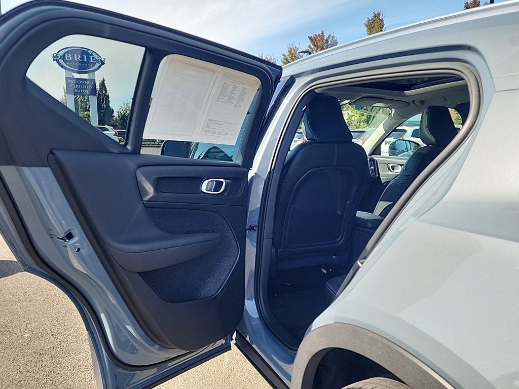 Certified 2023 Volvo XC40 B5 Plus w/ Driver Assist Package AWD/4WD image 15
