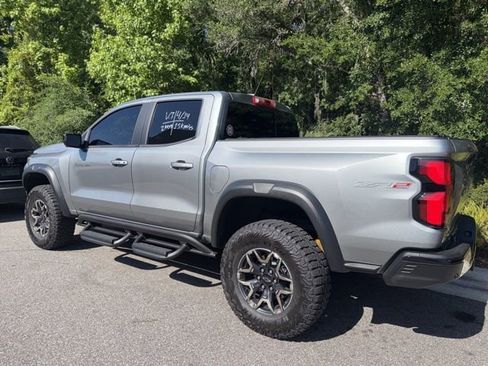 Used 2024 Chevrolet Colorado ZR2 w/ ZR2 Convenience Package III image 3