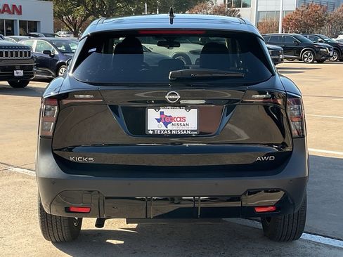 Used 2025 Nissan Kicks SV image 6