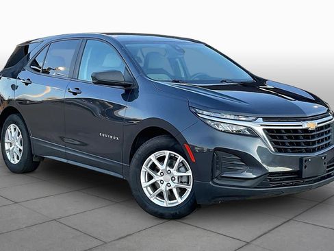 Used 2022 Chevrolet Equinox LS w/ LS Convenience Package FWD image 2