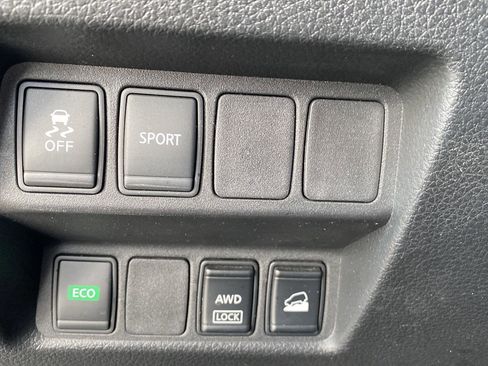 Used 2016 Nissan Rogue SV AWD/4WD image 26