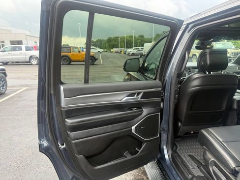 Certified 2024 Jeep Wagoneer Series II AWD/4WD image 34