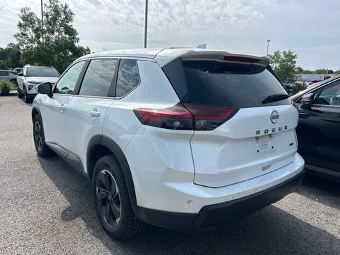 Used 2025 Nissan Rogue SV AWD/4WD image 4
