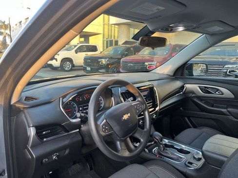 Used 2021 Chevrolet Traverse LS image 10