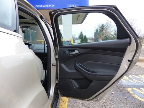 Used 2017 Ford Focus Titanium image 41