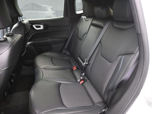 New 2026 Jeep Compass Latitude image 23