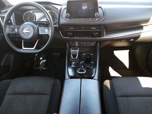 Used 2024 Nissan Rogue SV image 10