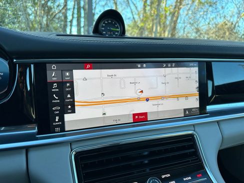 Used 2018 Porsche Panamera 4 image 22